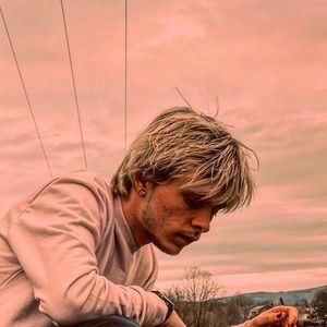 Meet your Posher, Nicholas